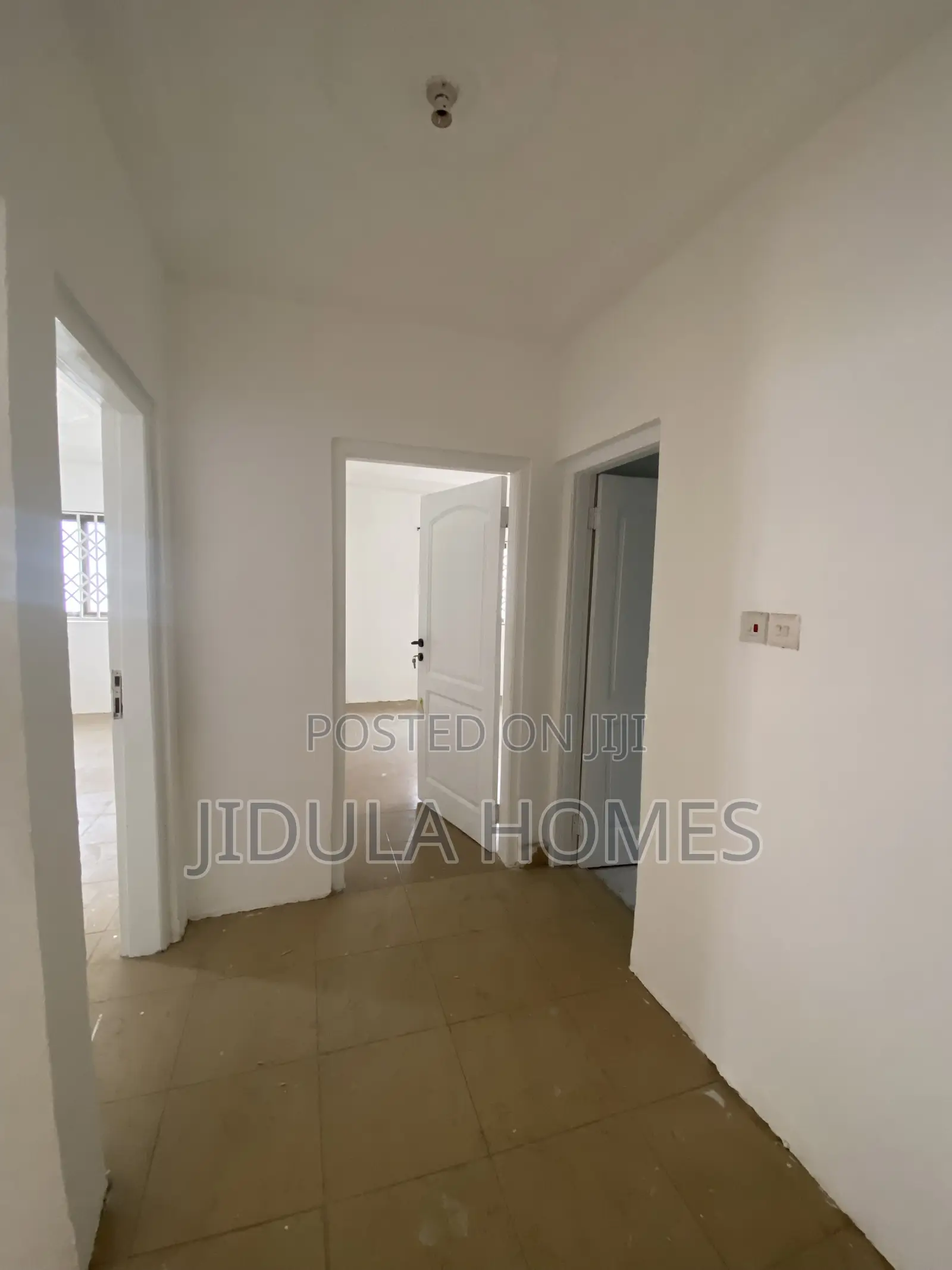 5bdrm Apartment in Ashale Botwe, School Junction for rent