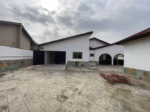 5bdrm Apartment in Ashale Botwe, School Junction for rent