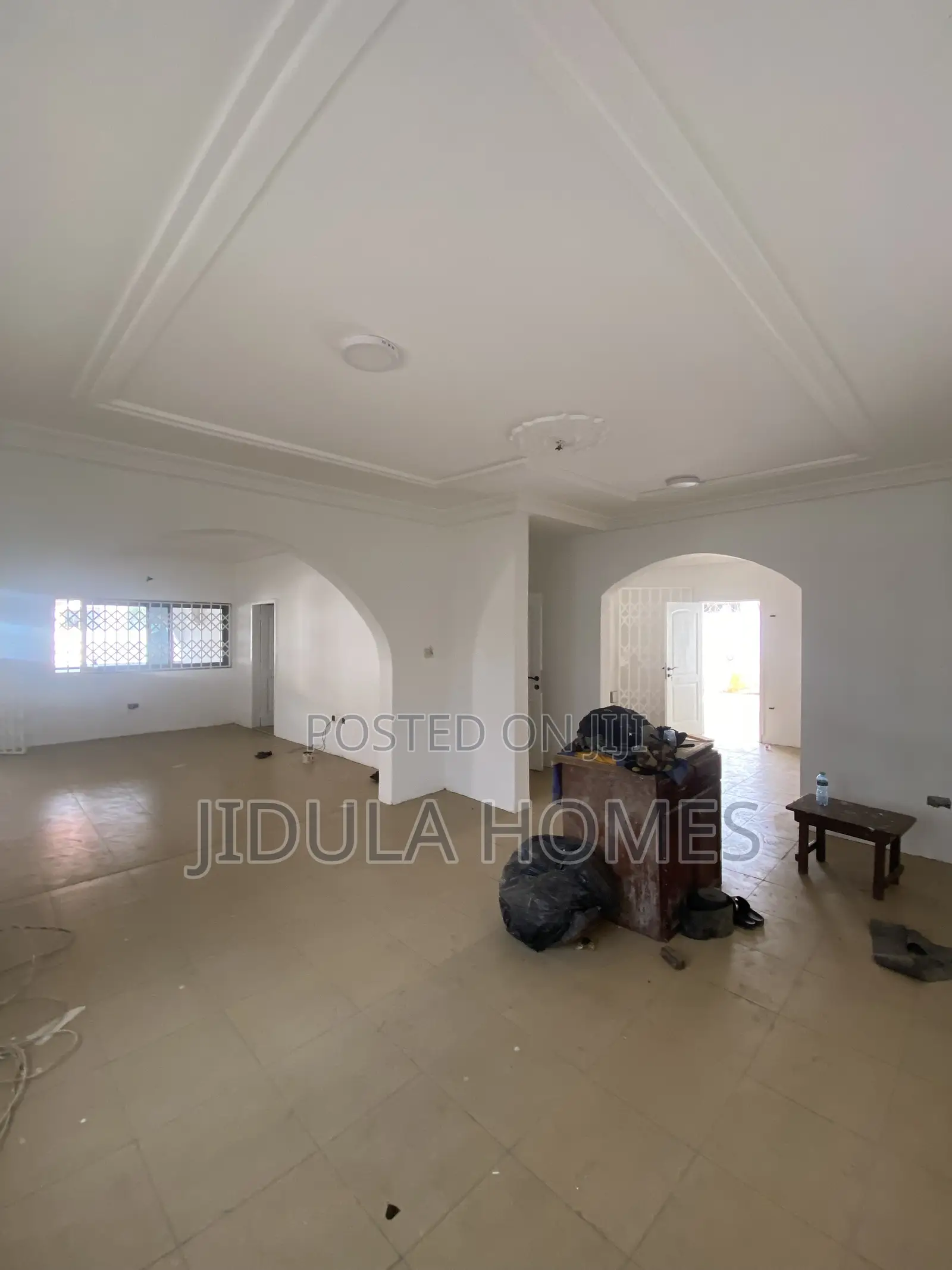 5bdrm Apartment in Ashale Botwe, School Junction for rent