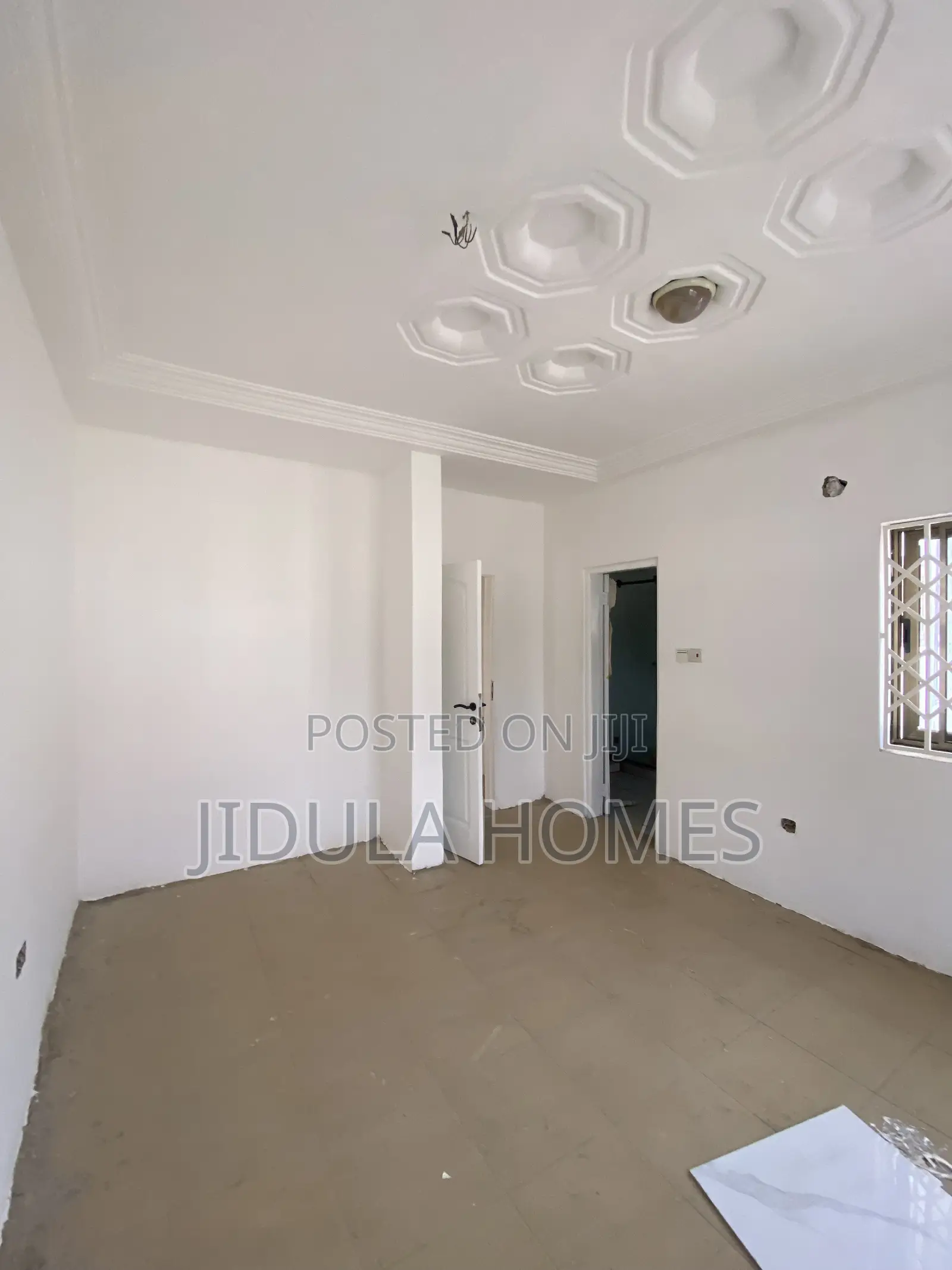 5bdrm Apartment in Ashale Botwe, School Junction for rent