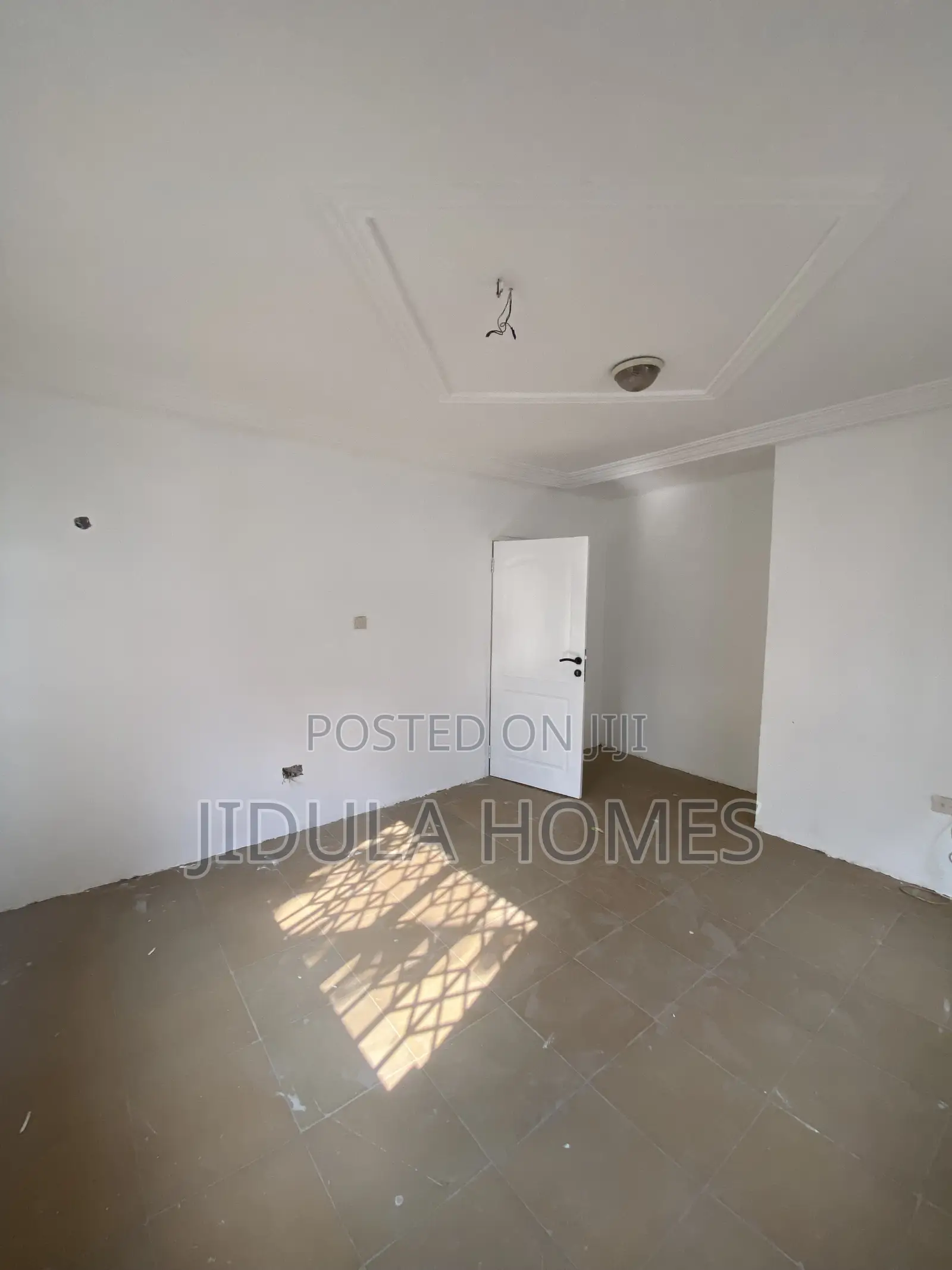 5bdrm Apartment in Ashale Botwe, School Junction for rent