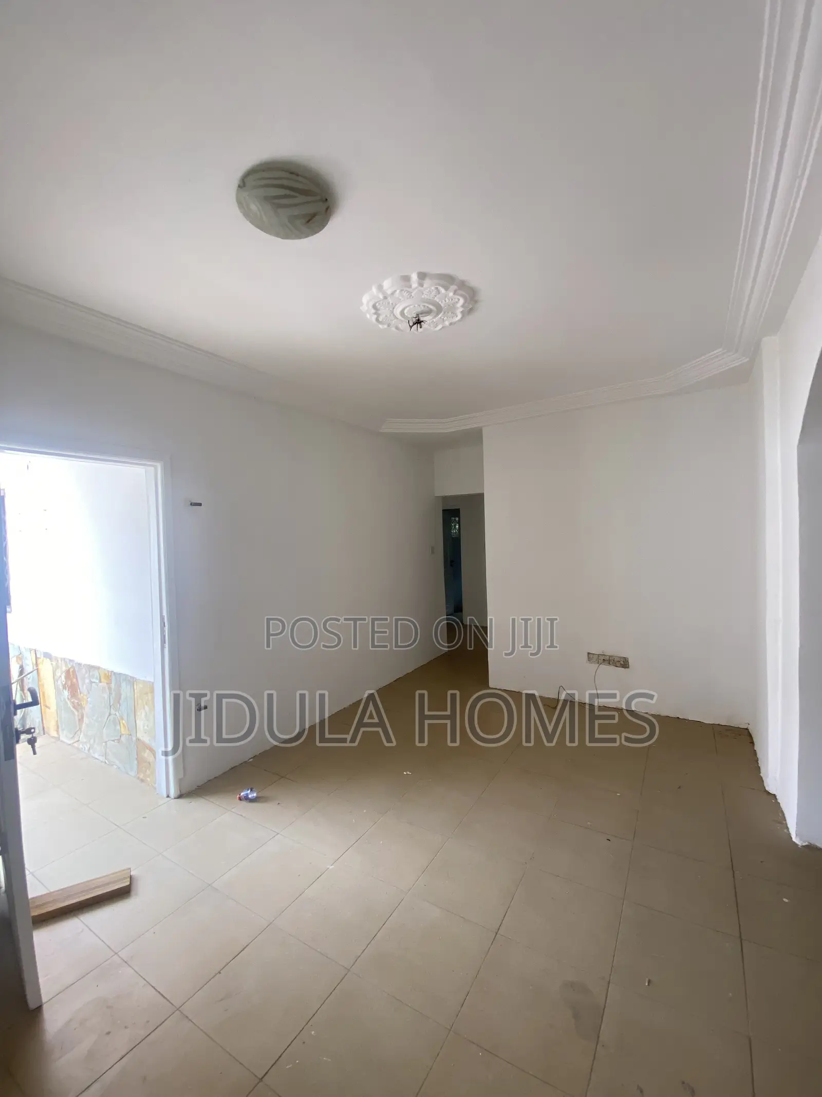 5bdrm Apartment in Ashale Botwe, School Junction for rent