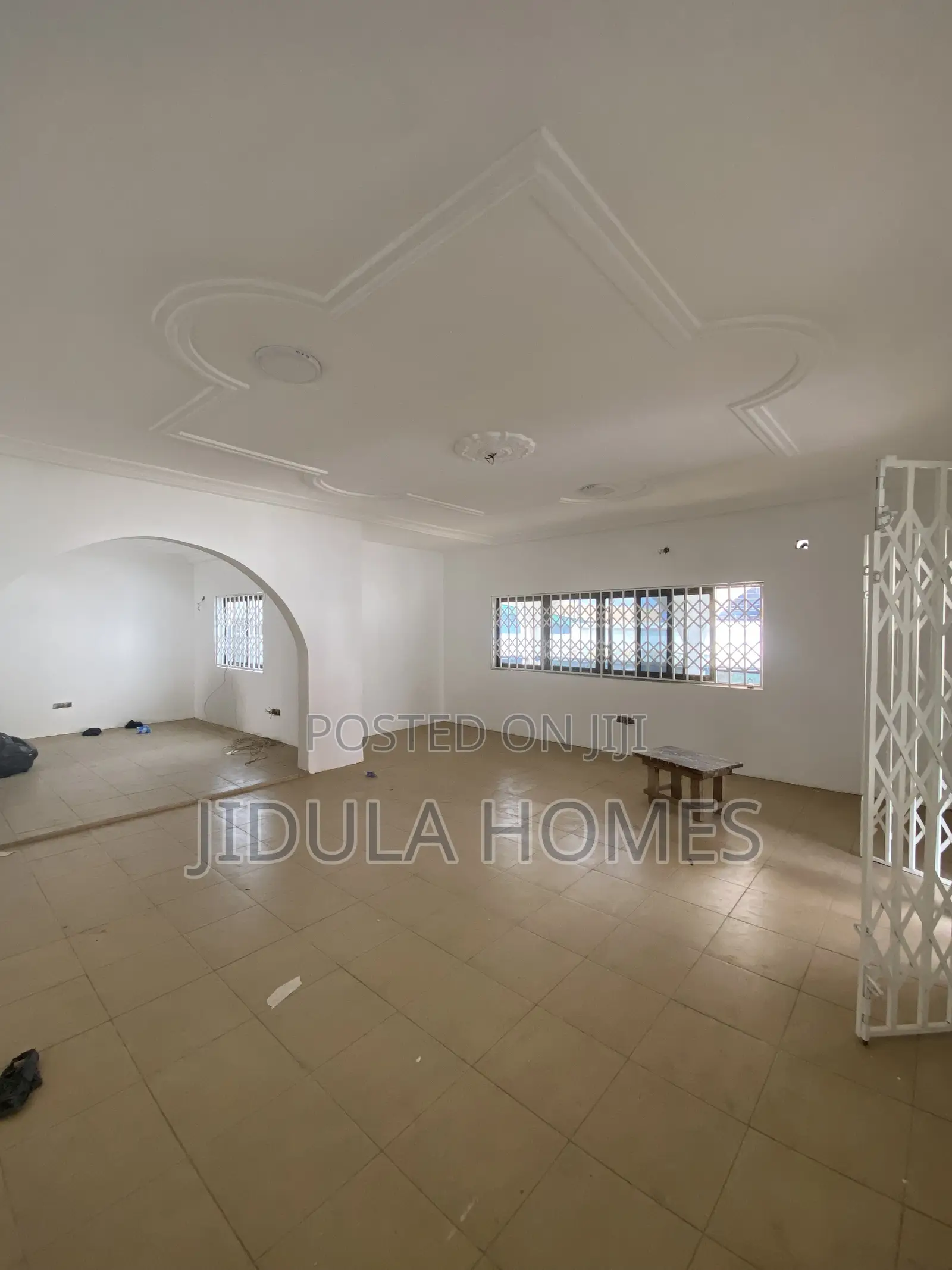 5bdrm Apartment in Ashale Botwe, School Junction for rent