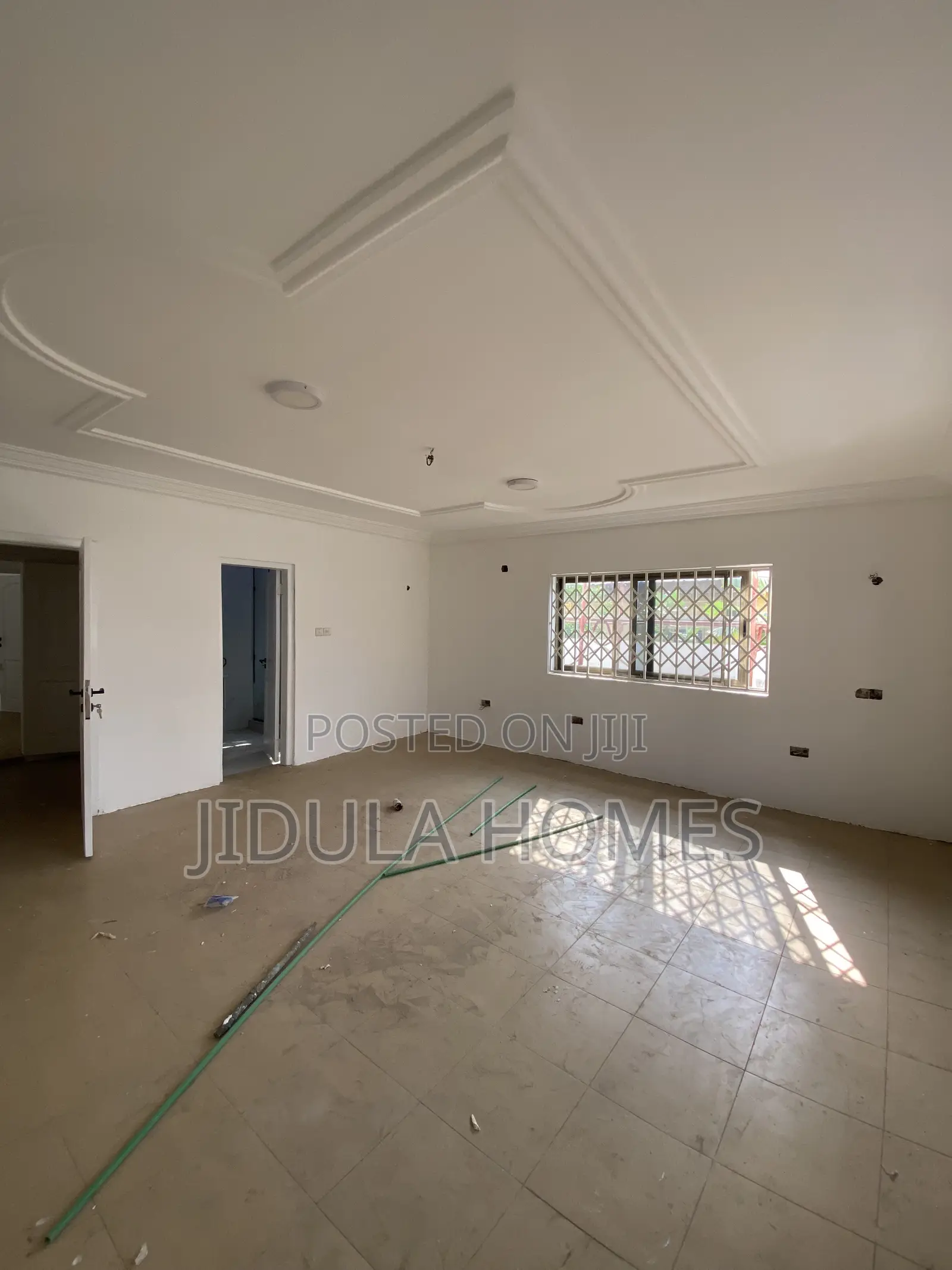 5bdrm Apartment in Ashale Botwe, School Junction for rent
