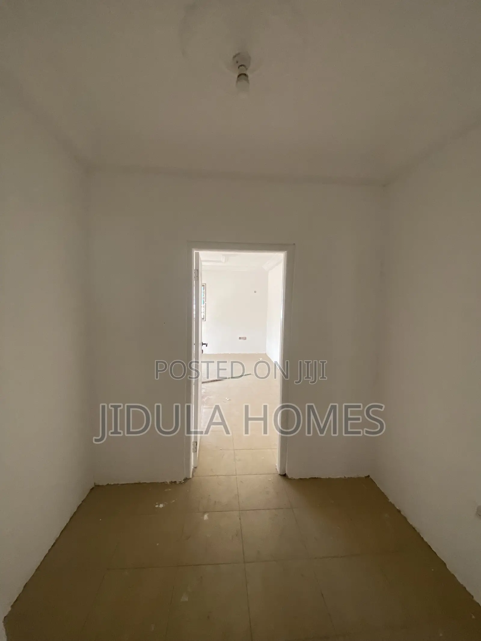 5bdrm Apartment in Ashale Botwe, School Junction for rent