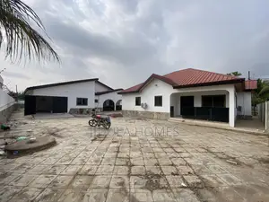 5bdrm Apartment in Ashale Botwe, School Junction for rent