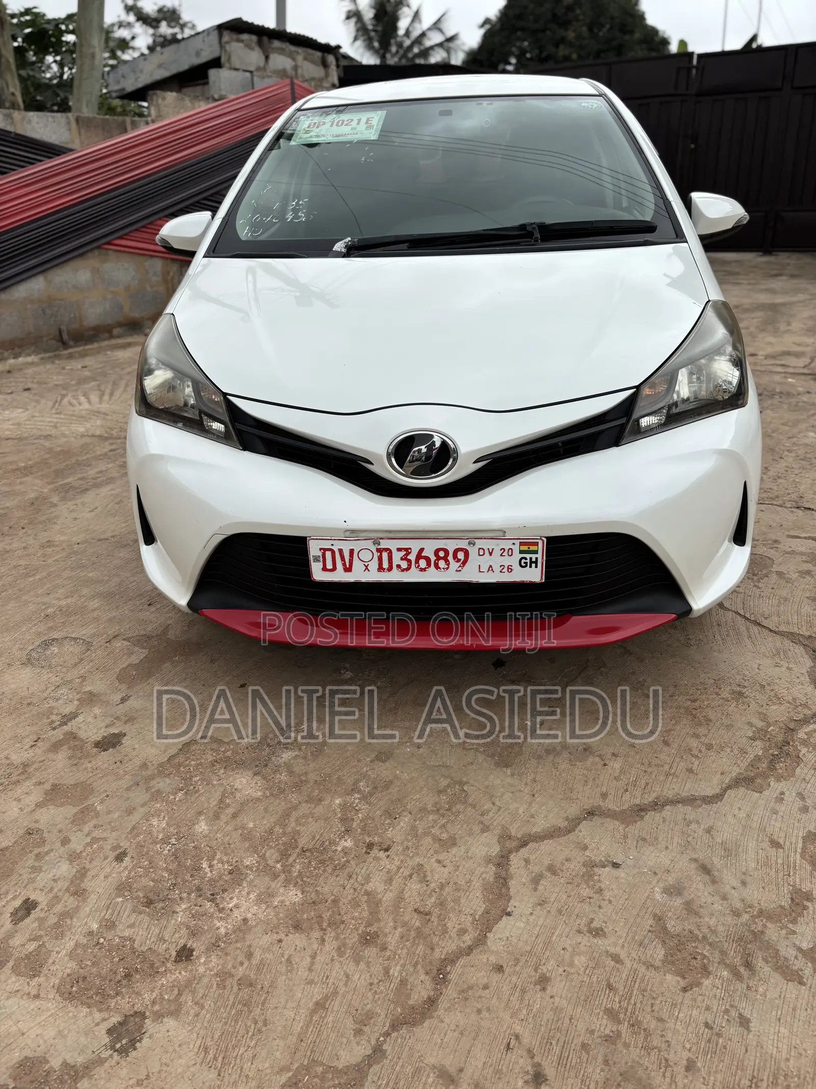 Toyota Vitz 1.3 AWD 5dr 2015 White