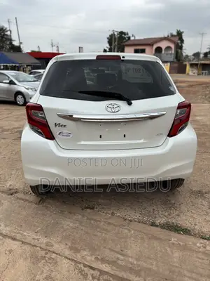 Toyota Vitz 1.3 AWD 5dr 2015 White