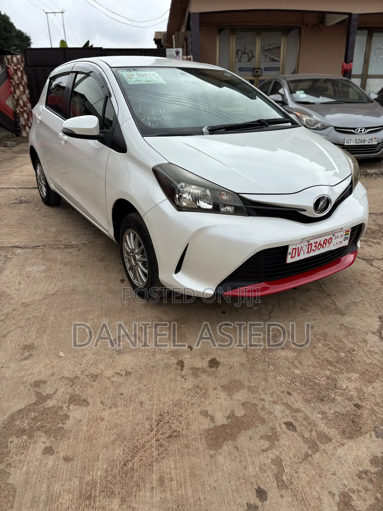 Toyota Vitz 1.3 AWD 5dr 2015 White