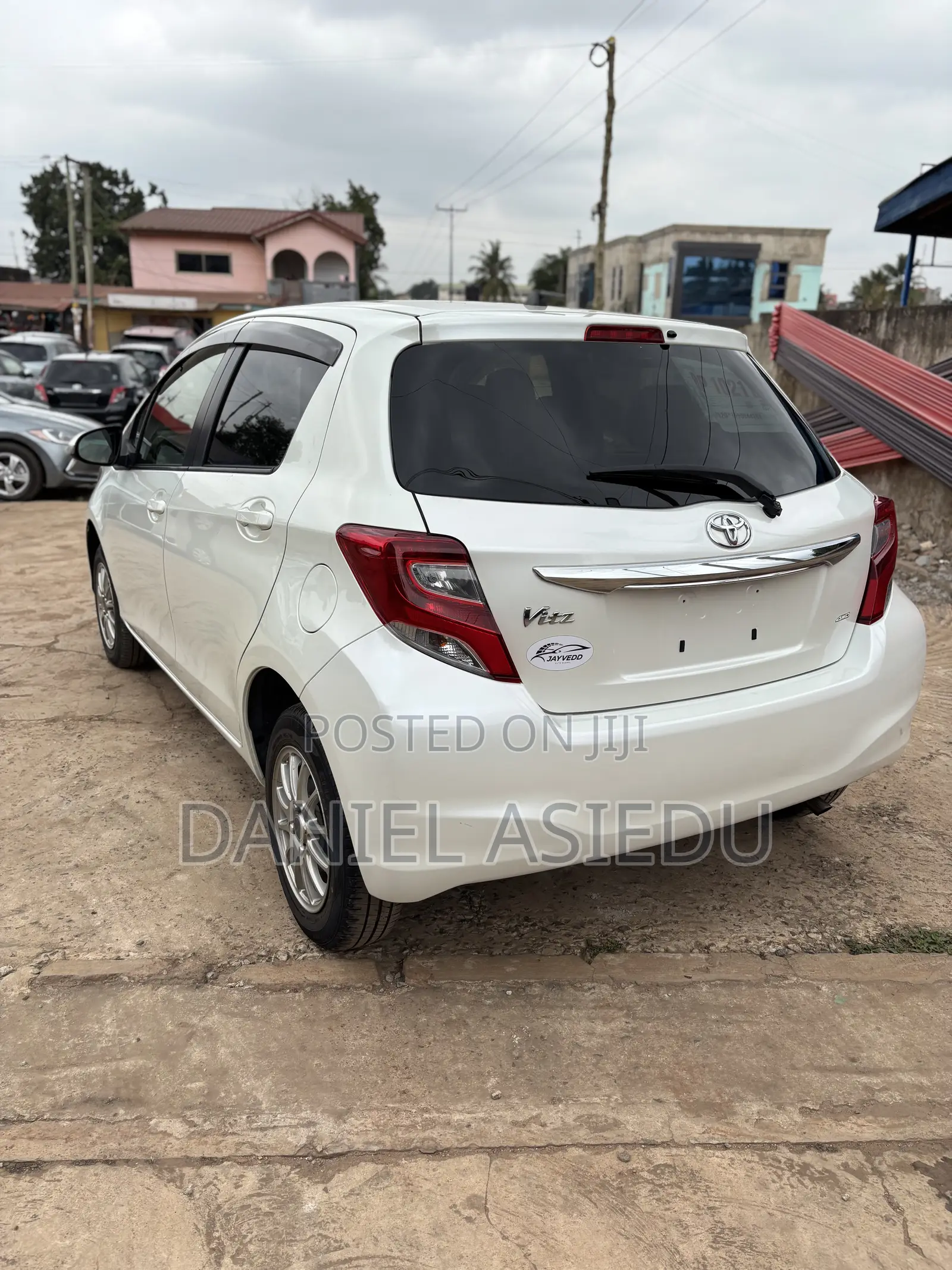 Toyota Vitz 1.3 AWD 5dr 2015 White