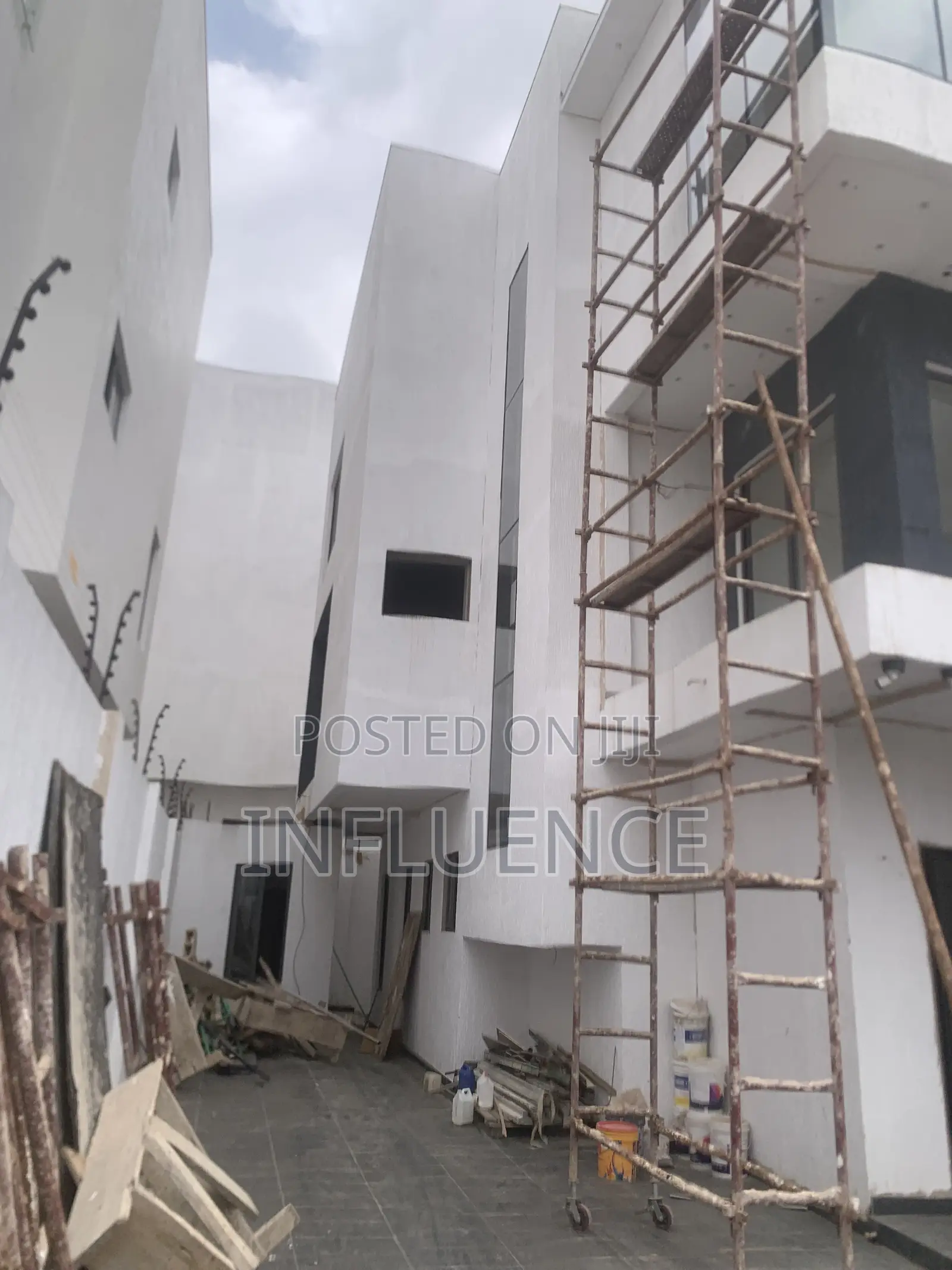 5bdrm House in Adjirigano, East Legon for sale