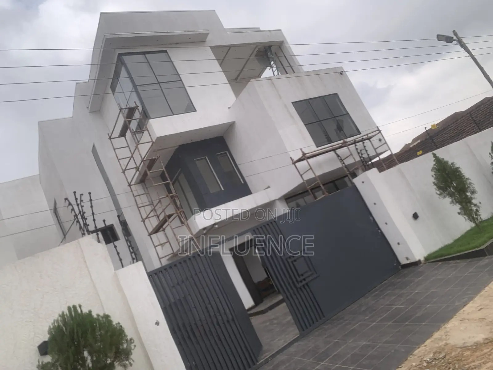 5bdrm House in Adjirigano, East Legon for sale