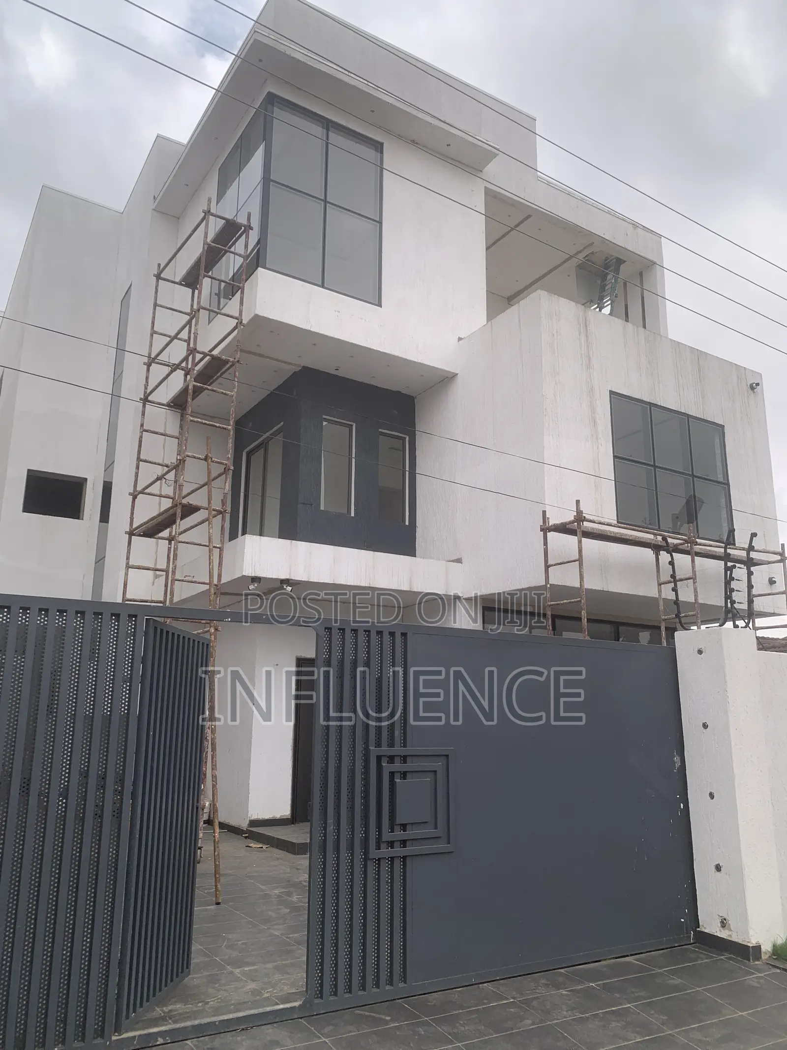 5bdrm House in Adjirigano, East Legon for sale