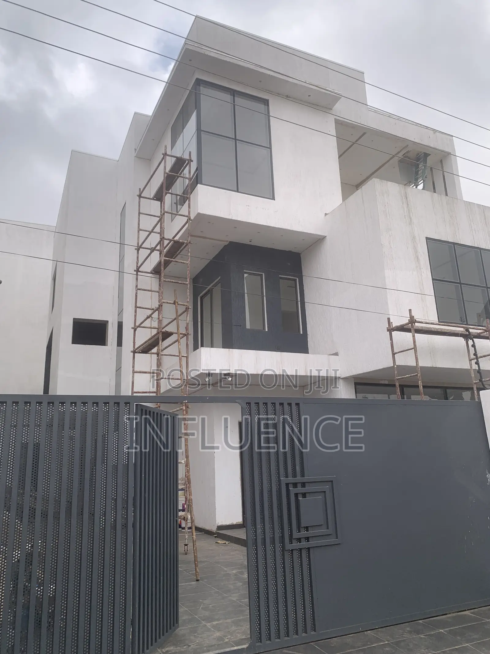 5bdrm House in Adjirigano, East Legon for sale