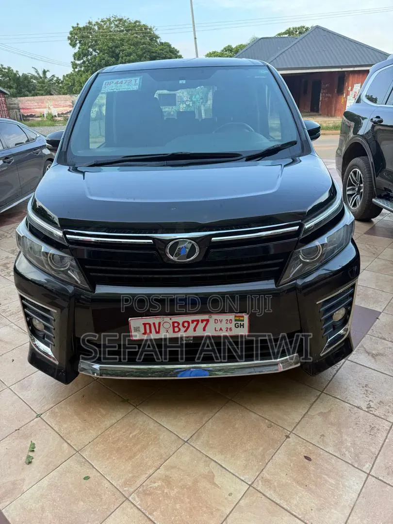 Toyota Voxy 2015 Black