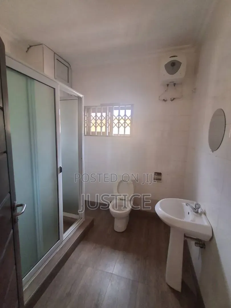 3bdrm House in West Legon, Police Station for rent