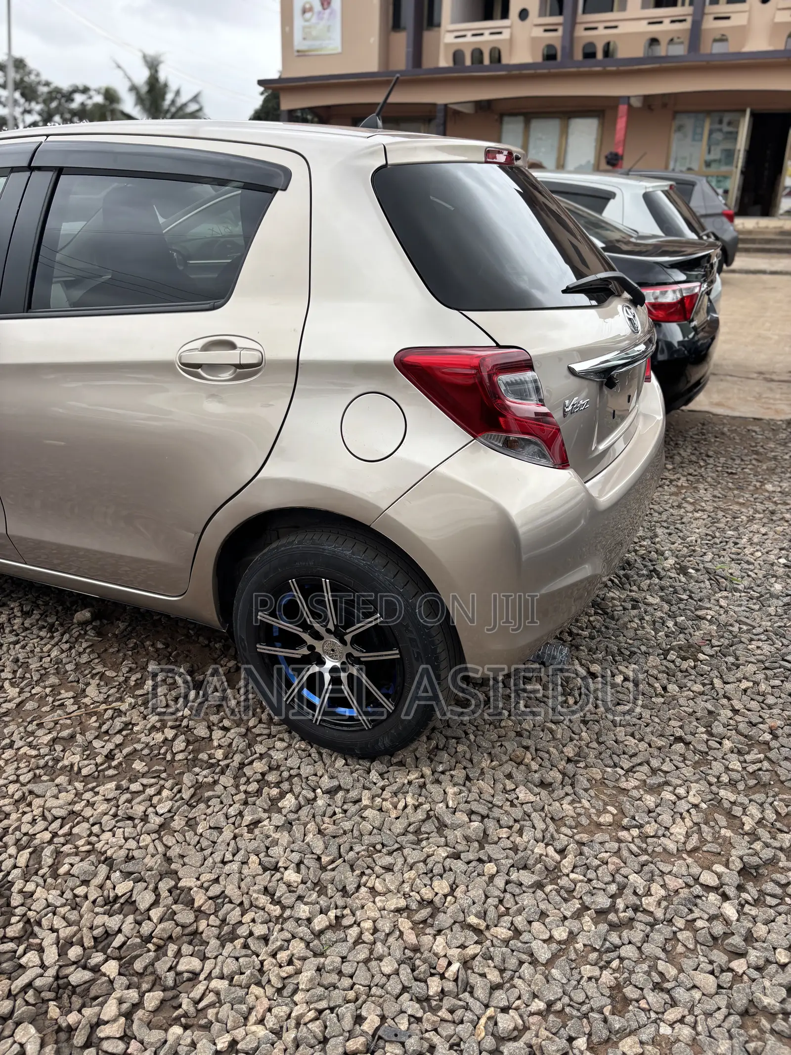 Toyota Vitz 1.3 AWD 3dr 2015 Gold
