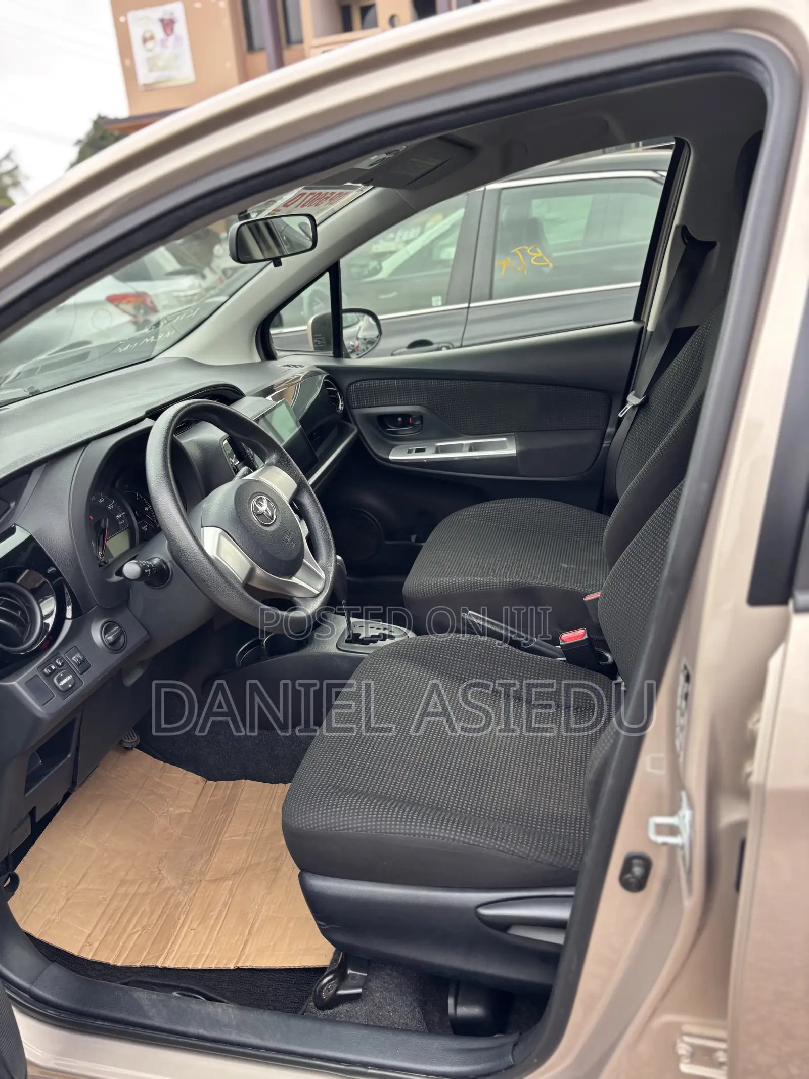 Toyota Vitz 1.3 AWD 3dr 2015 Gold