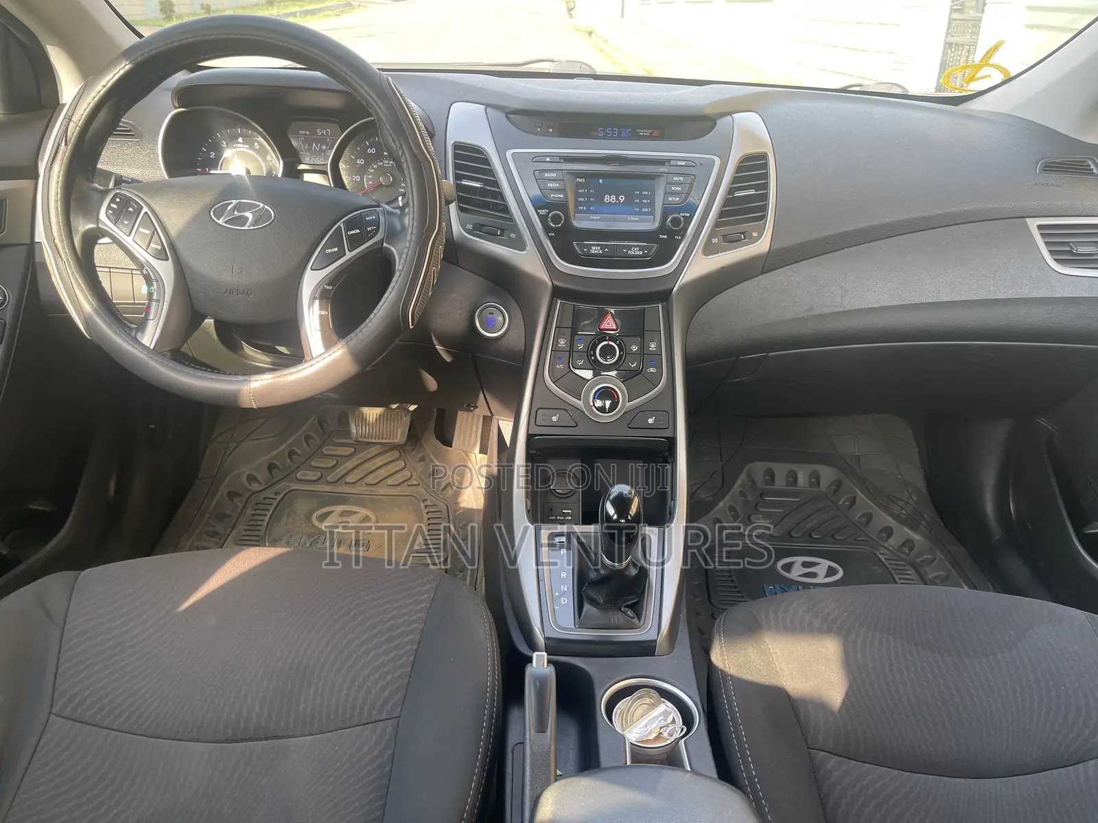 Hyundai Elantra 2016 Gold