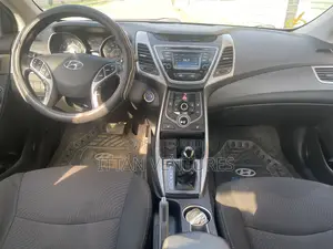 Hyundai Elantra 2016 Gold