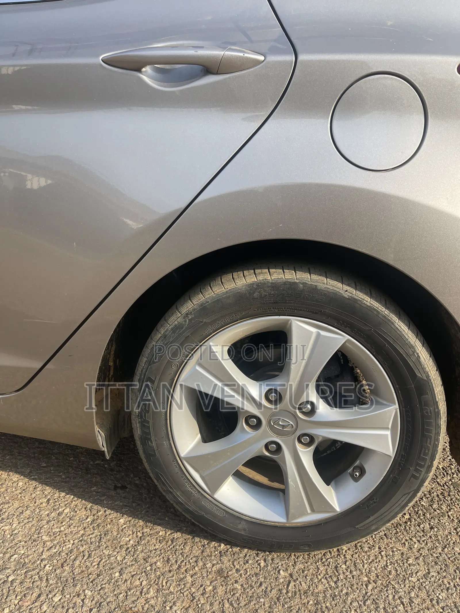 Hyundai Elantra 2016 Gold