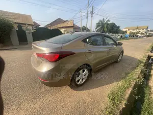Hyundai Elantra 2016 Gold