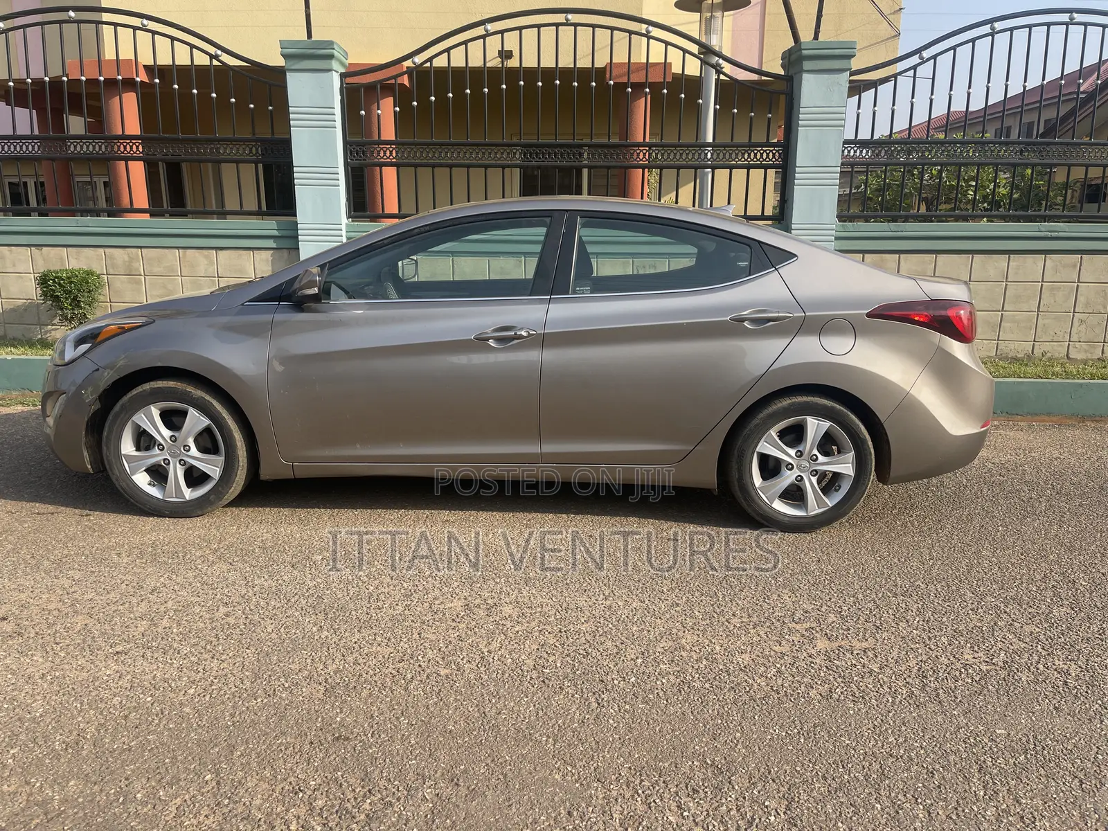 Hyundai Elantra 2016 Gold
