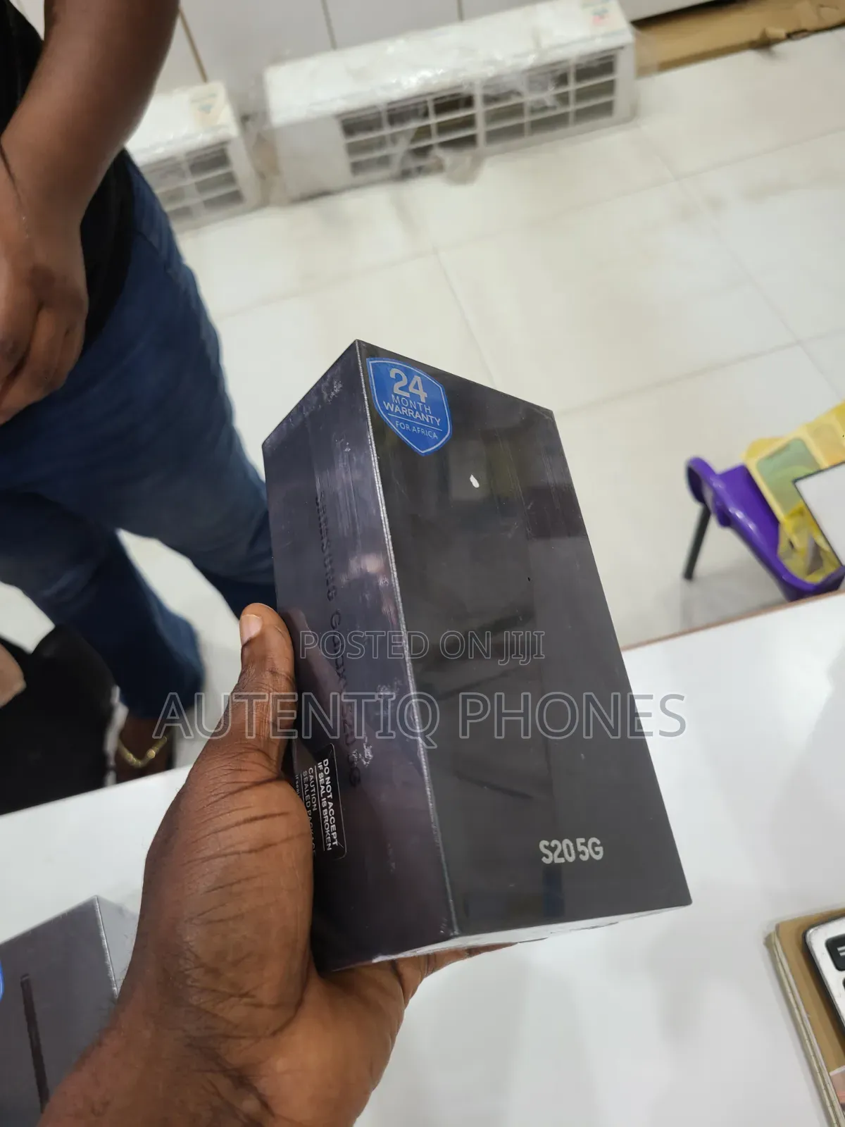 New Samsung Galaxy S20 128 GB Gray