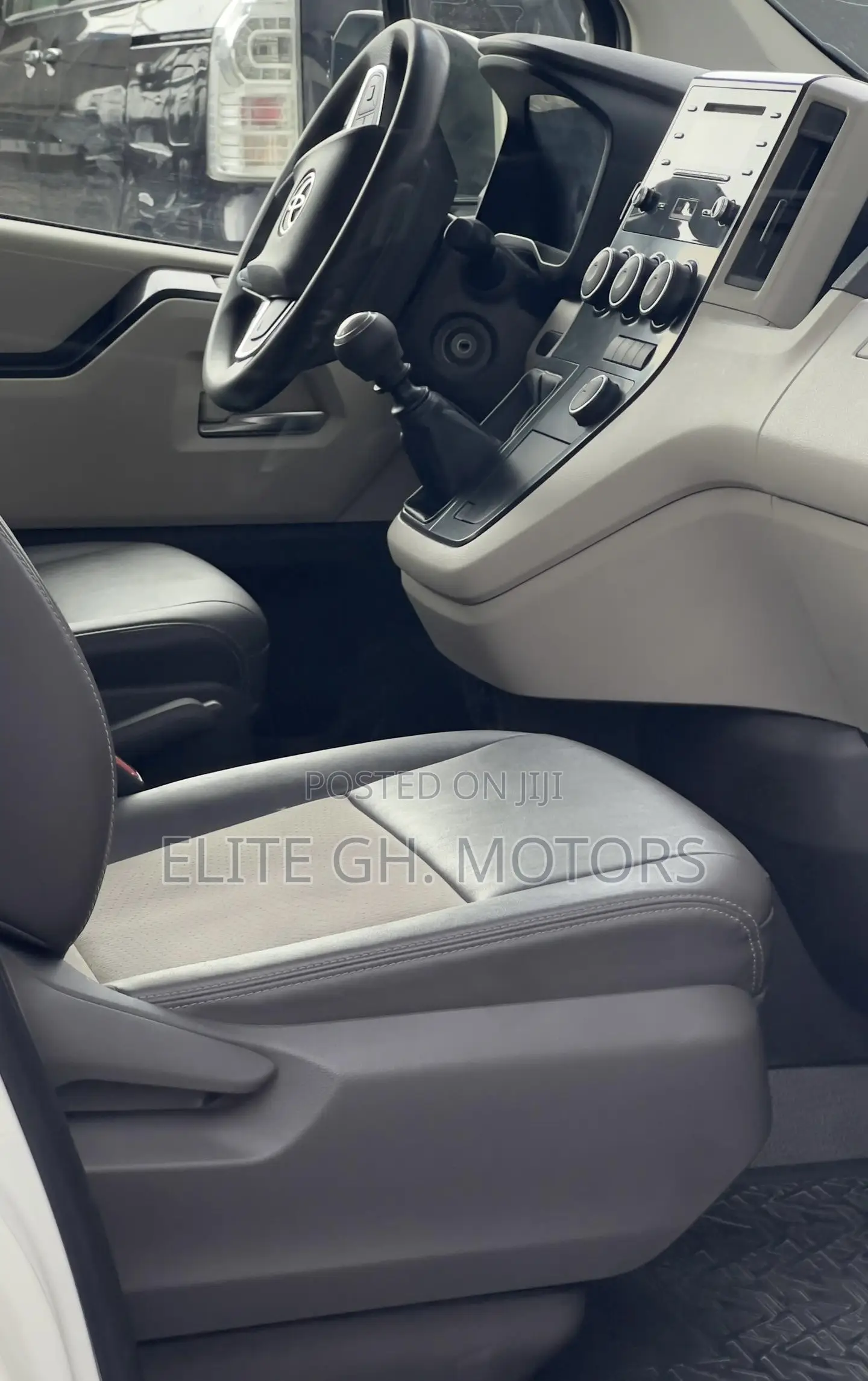 Toyota HiAce 2021 White