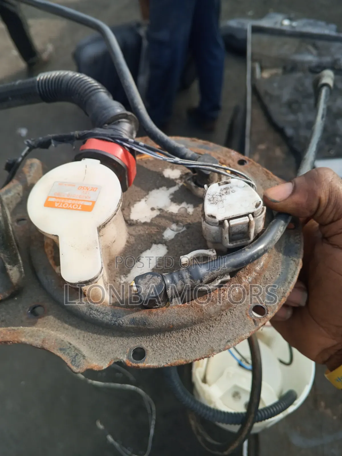 2013 Toyota Camry Hybrid Fuel Tank