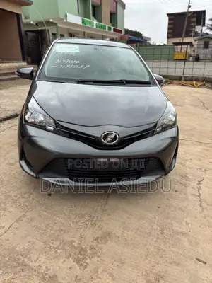 Toyota Vitz 1.3 AWD 3dr 2015 Gray