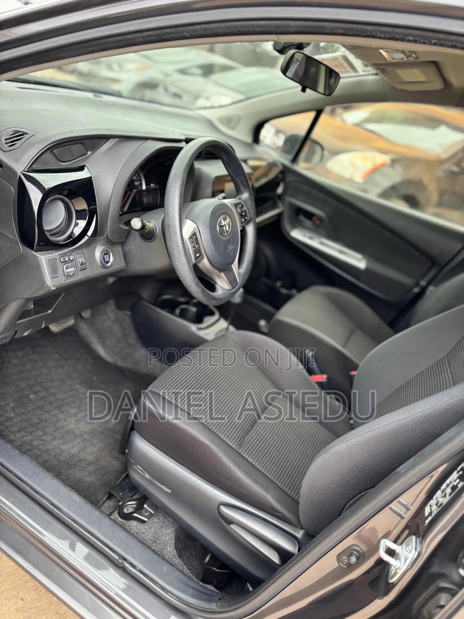 Toyota Vitz 1.3 AWD 3dr 2015 Gray