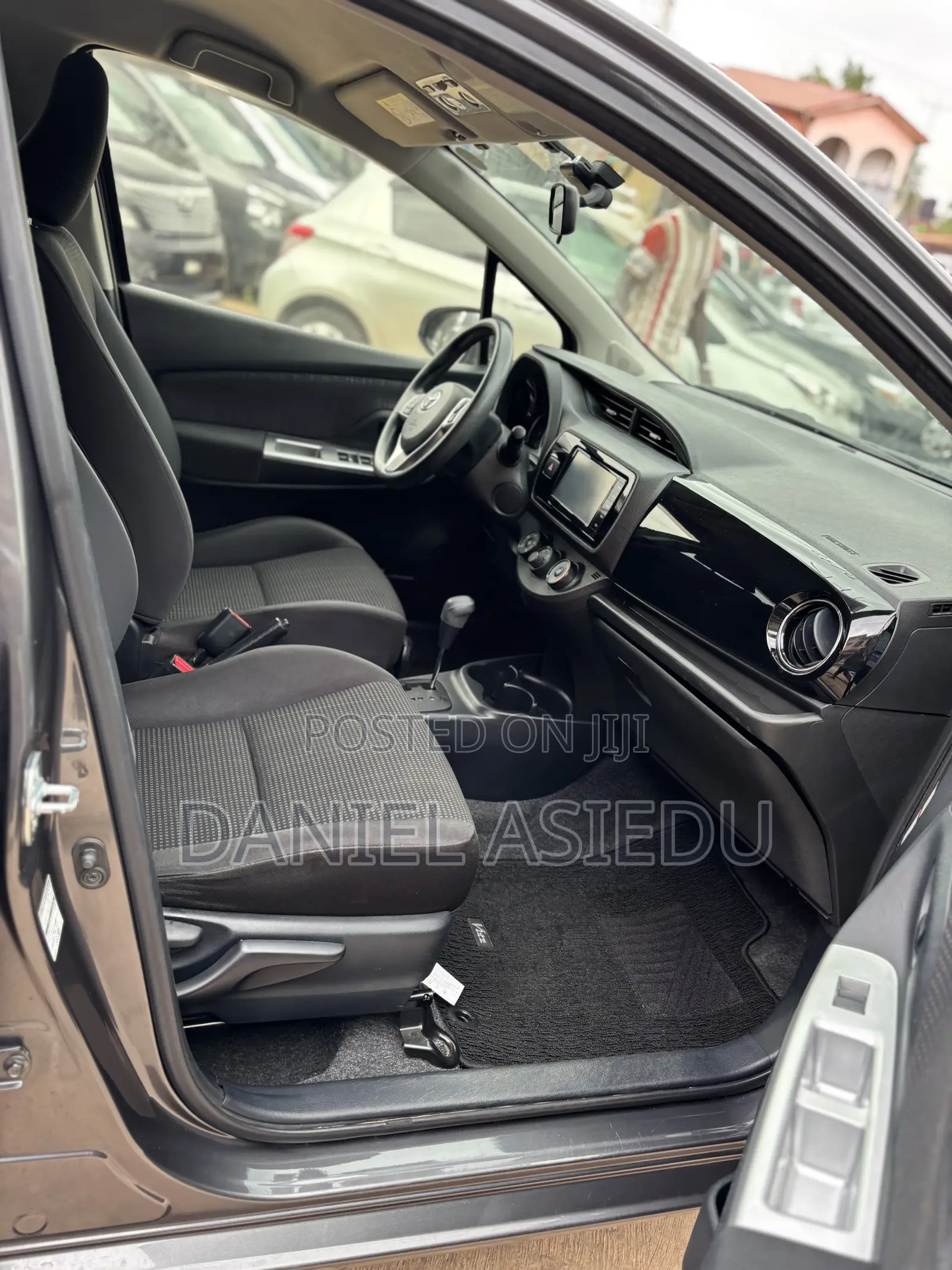 Toyota Vitz 1.3 AWD 3dr 2015 Gray