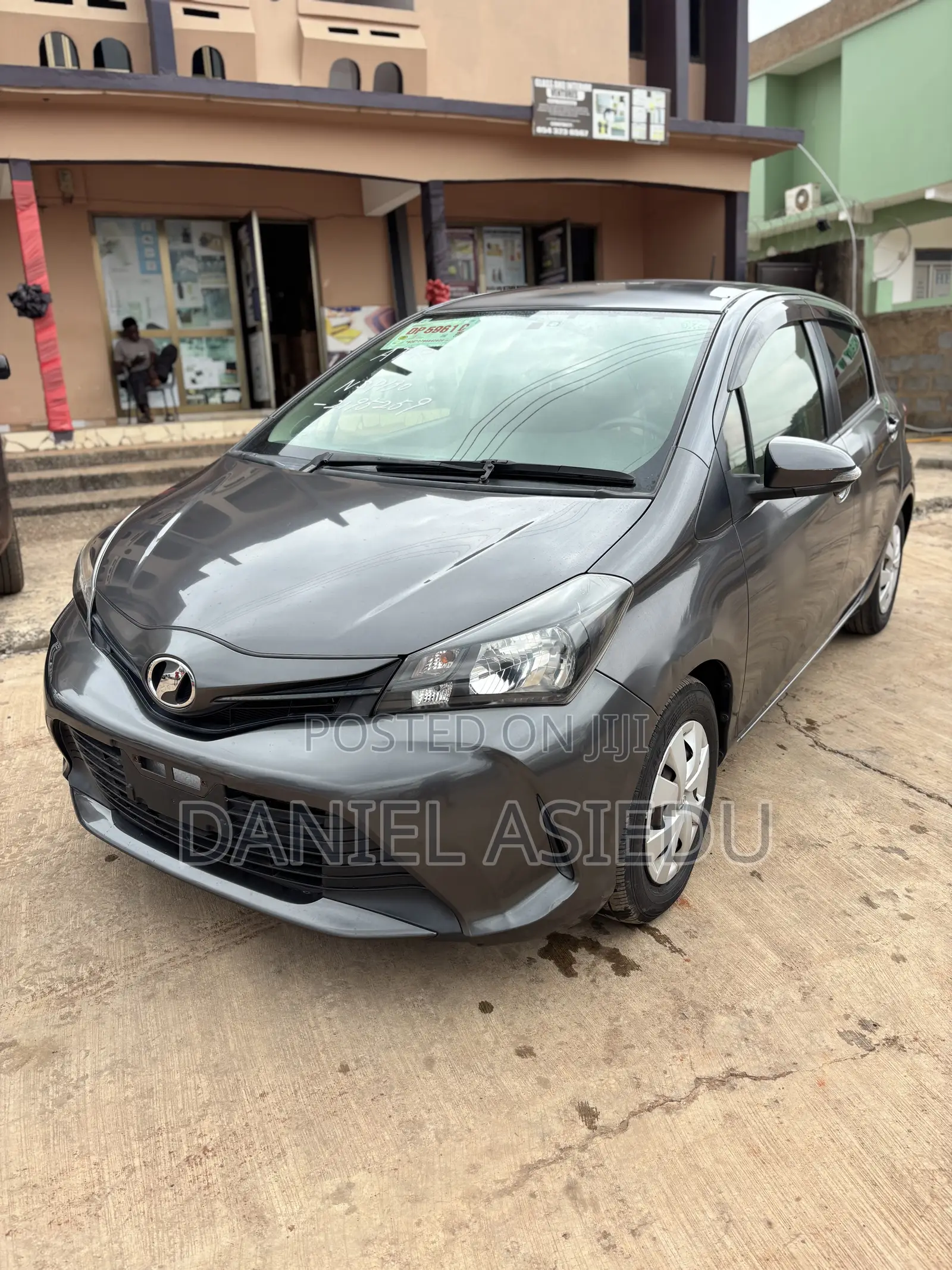 Toyota Vitz 1.3 AWD 3dr 2015 Gray