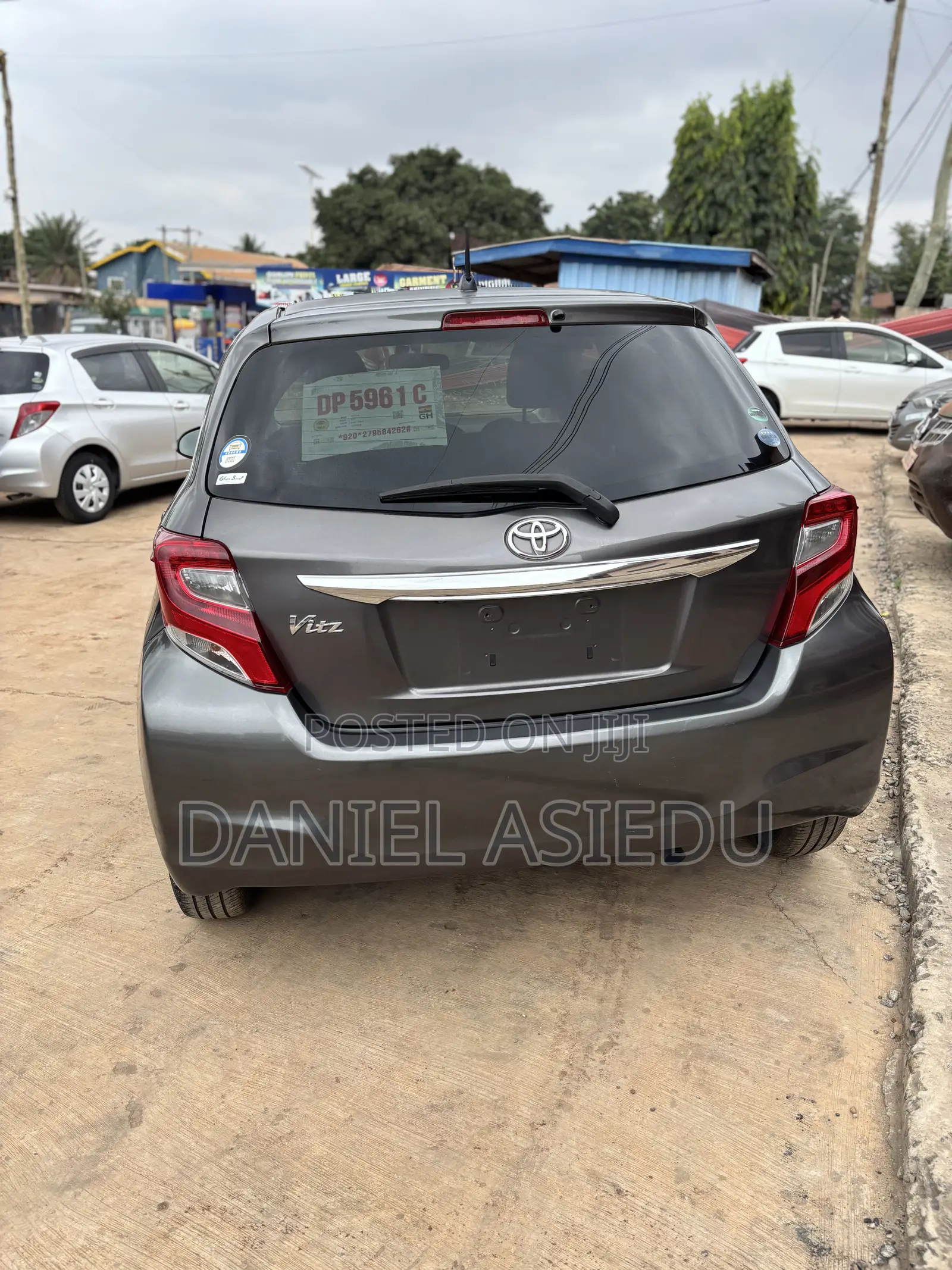 Toyota Vitz 1.3 AWD 3dr 2015 Gray