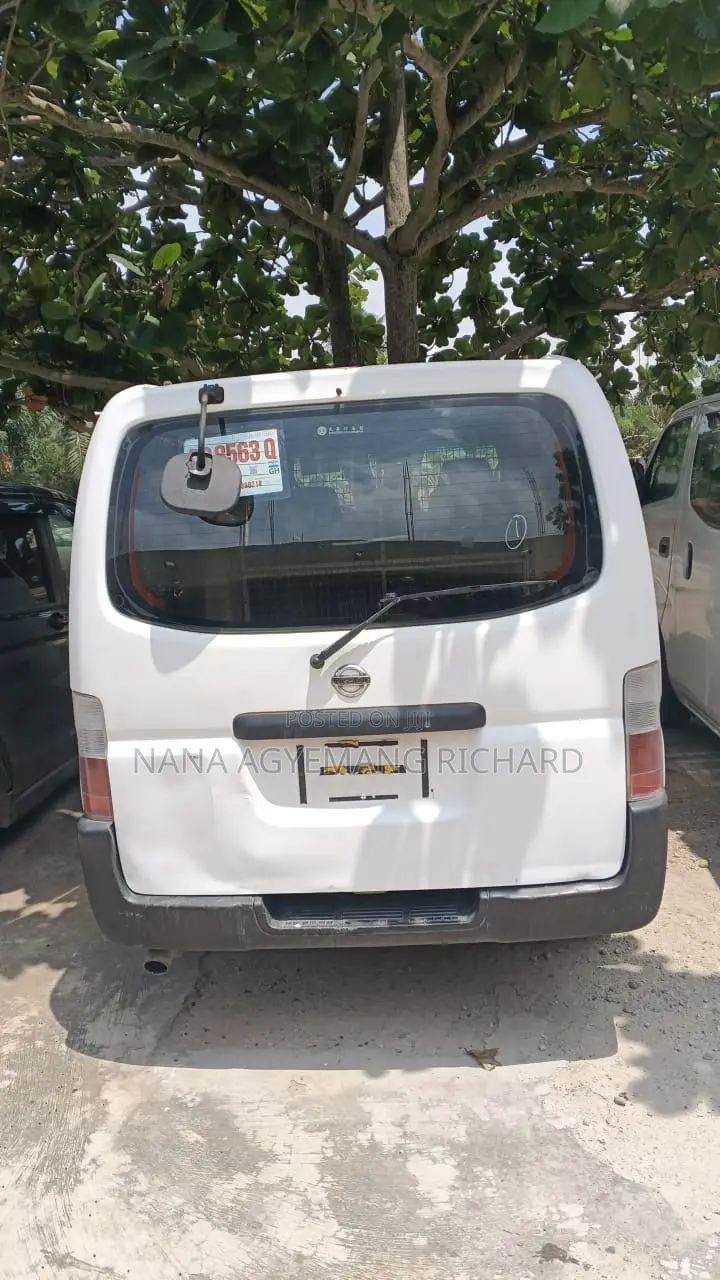 Nissan Caravan (Urvan) 2010 White
