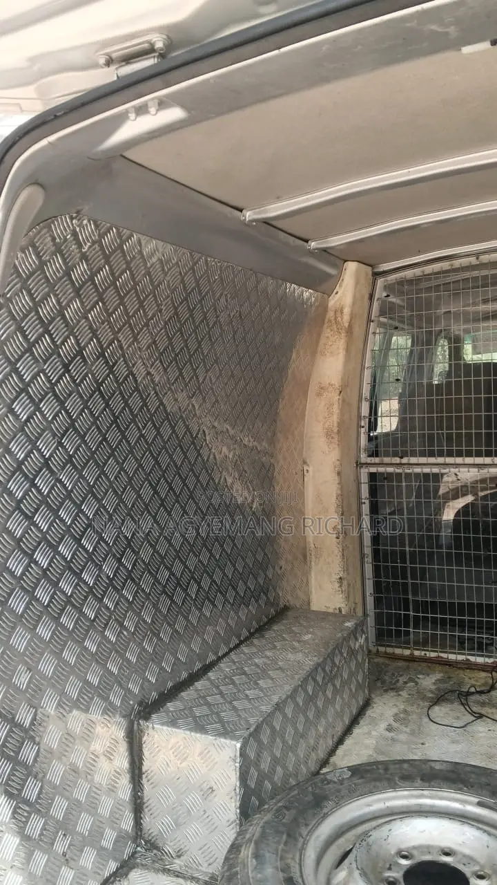 Nissan Caravan (Urvan) 2010 White