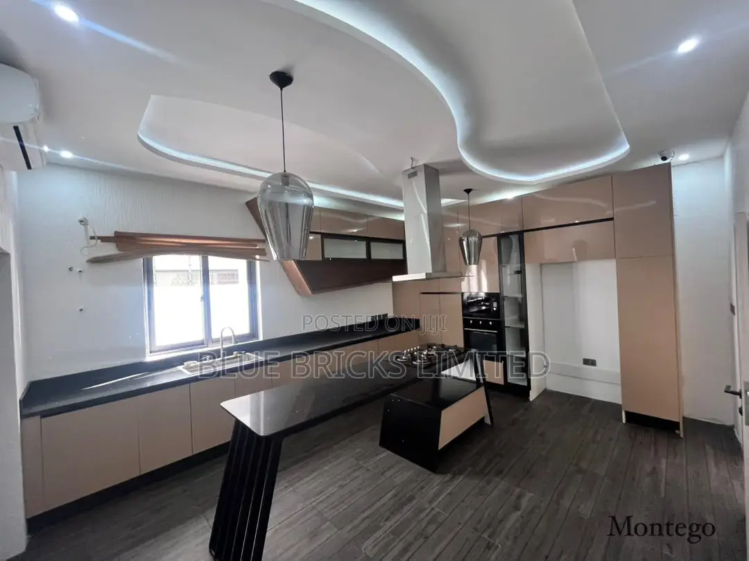 4bdrm House in Ashaley Botwe, School Junction for rent