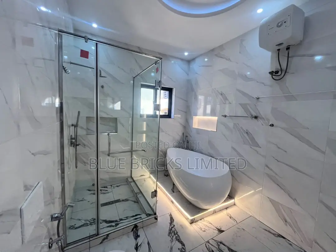 4bdrm House in Ashaley Botwe, School Junction for rent