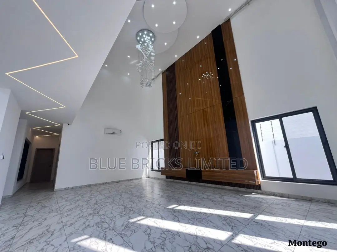 4bdrm House in Ashaley Botwe, School Junction for rent