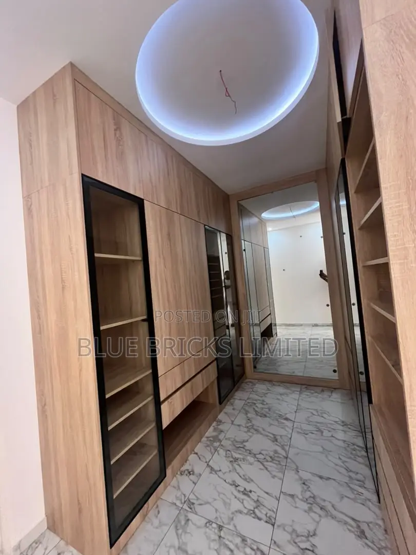 4bdrm House in Ashaley Botwe, School Junction for rent