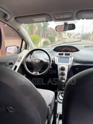 Toyota Vitz 1.3 AWD 3dr 2010 Gray
