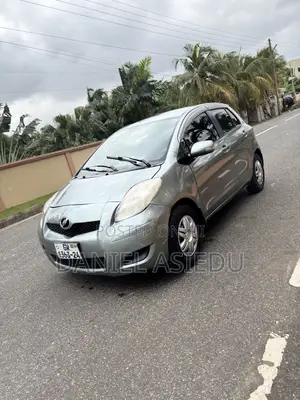 Toyota Vitz 1.3 AWD 3dr 2010 Gray