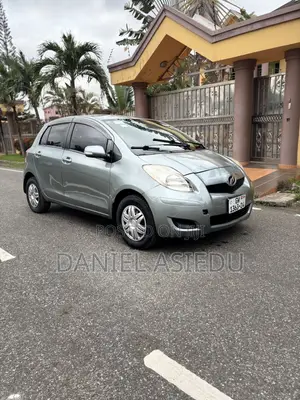 Toyota Vitz 1.3 AWD 3dr 2010 Gray