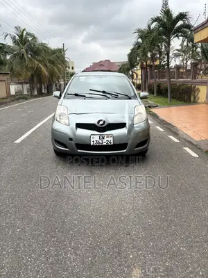 Toyota Vitz 1.3 AWD 3dr 2010 Gray
