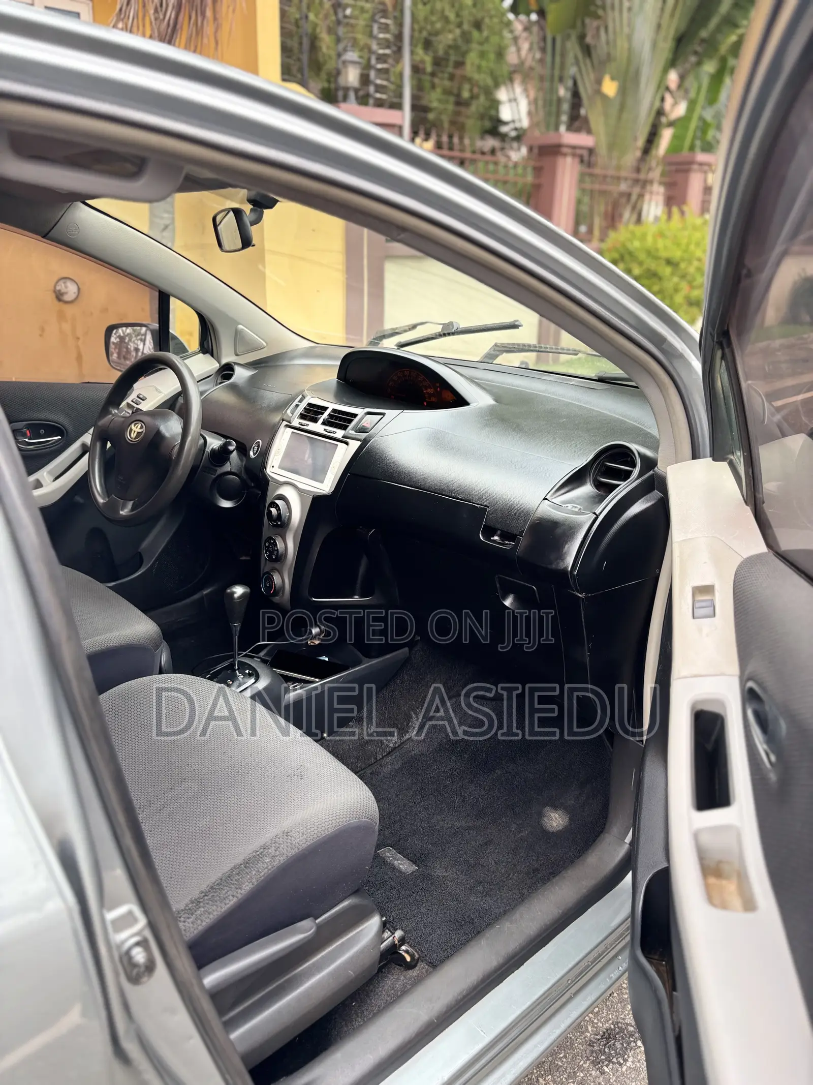Toyota Vitz 1.3 AWD 3dr 2010 Gray