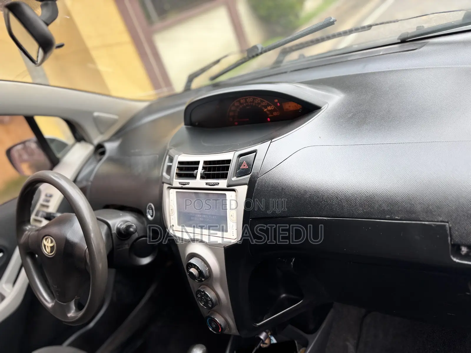 Toyota Vitz 1.3 AWD 3dr 2010 Gray