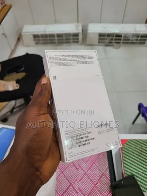 New Apple iPhone 11 128 GB Red