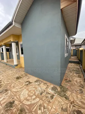 Mini Flat in Community 25 for rent