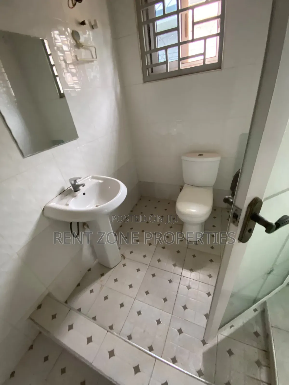 Mini Flat in Community 25 for rent